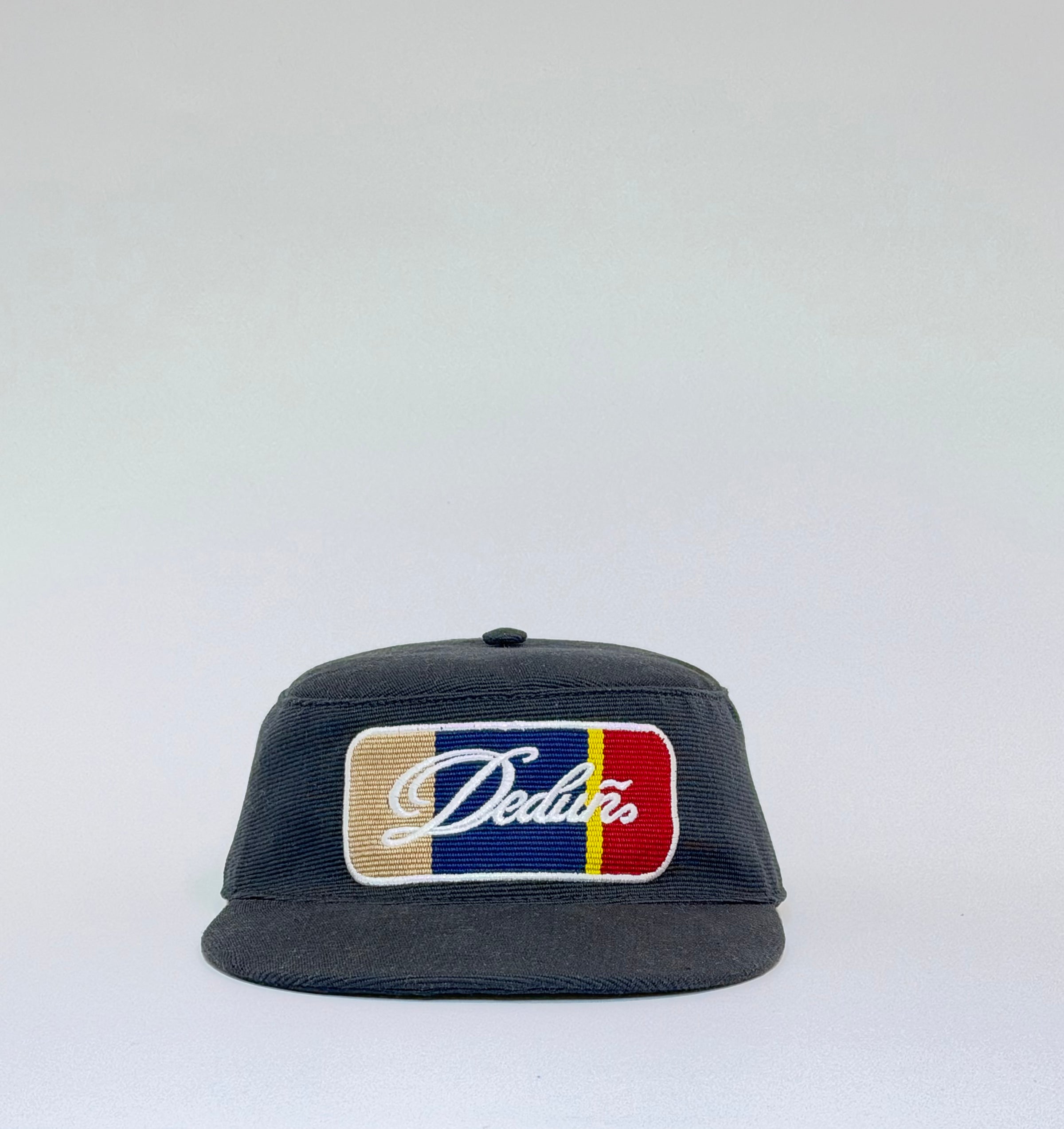 Front Black Staple Geometric patch Aṣọ Òkè Pillbox hat