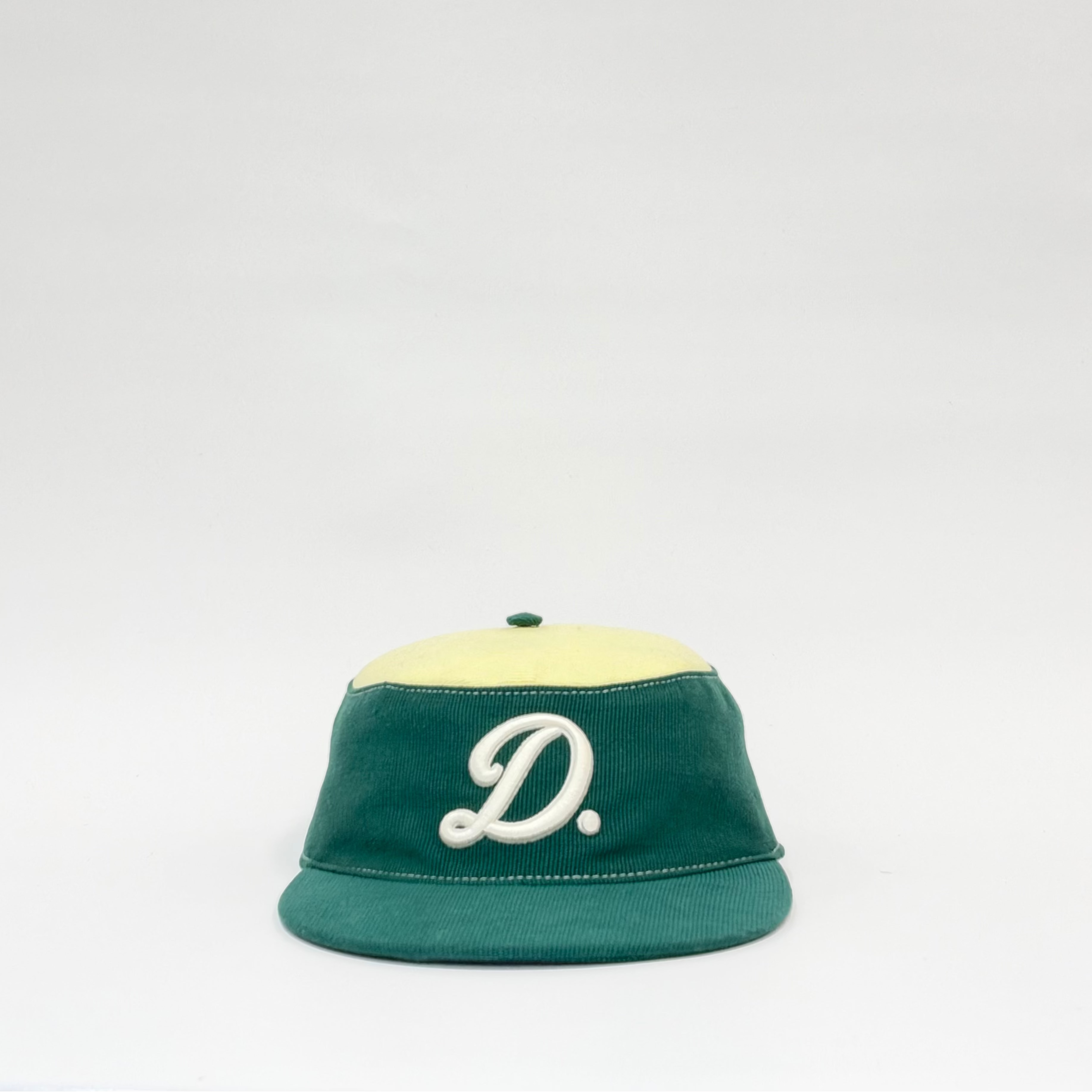 Front Green Aṣọ Òkè Pillbox hat
