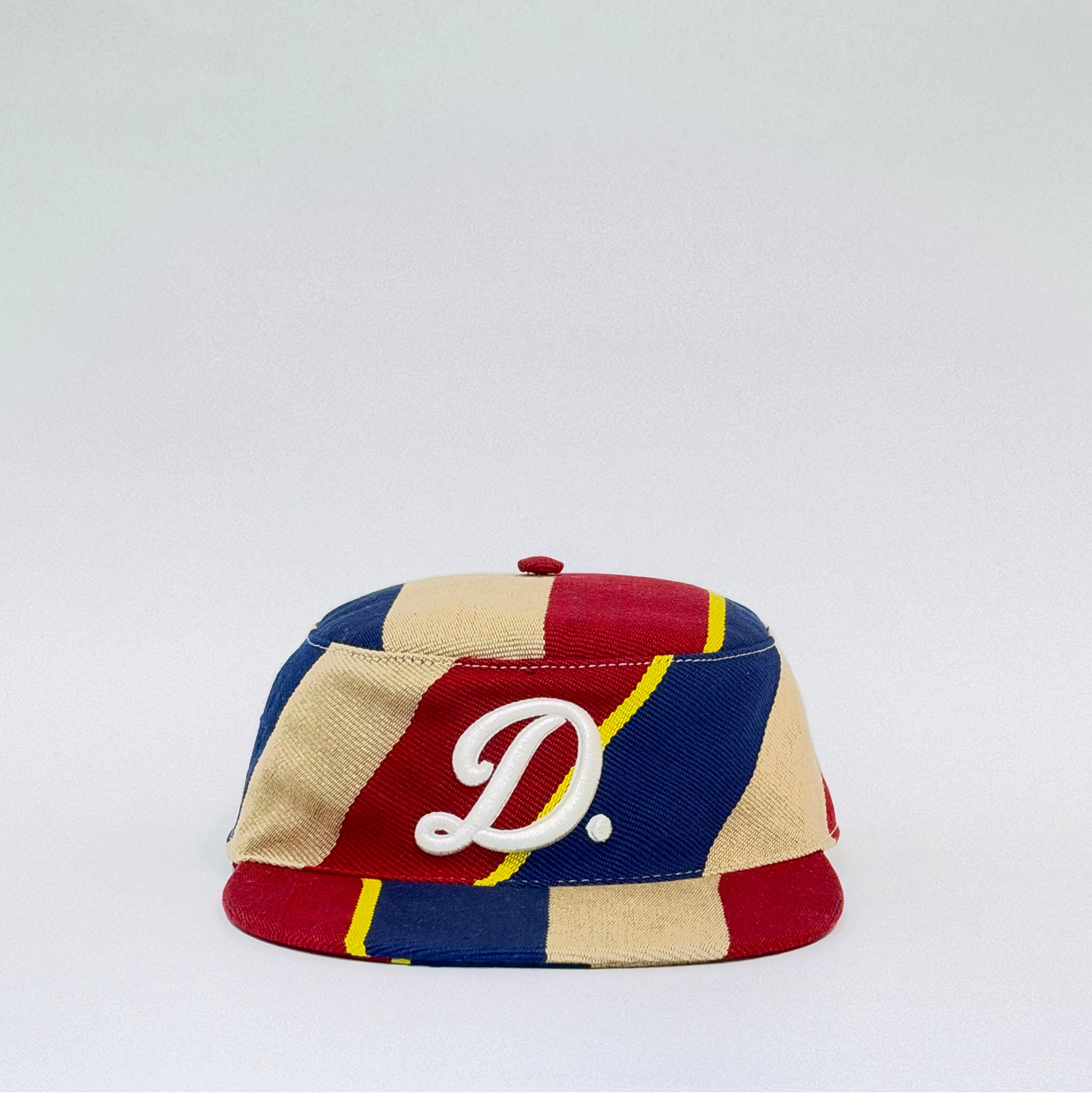 Front Staple Geometric Aṣọ Òkè Pillbox hat
