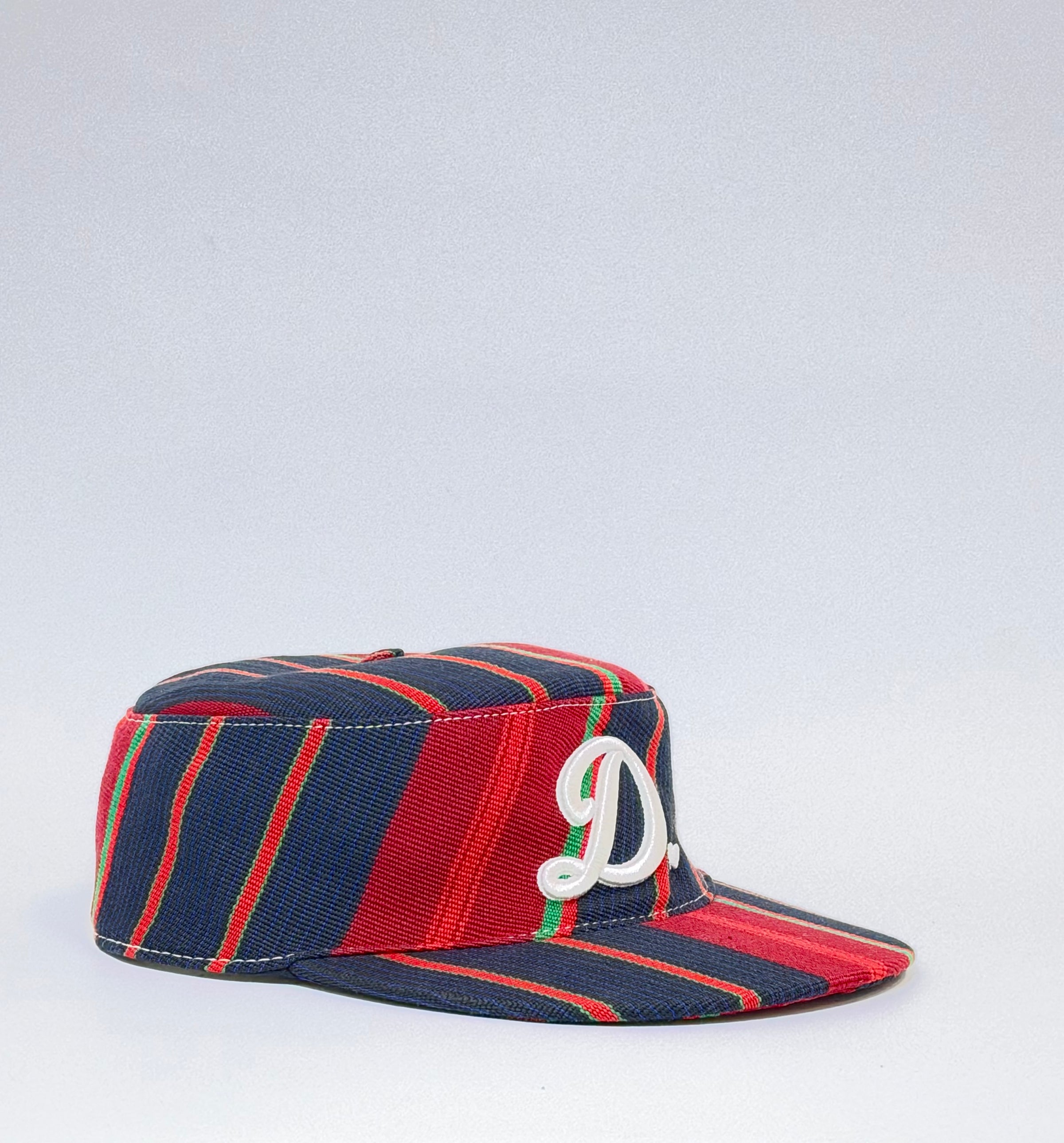 Side Rouge Royal Aṣọ Òkè Pillbox hat
